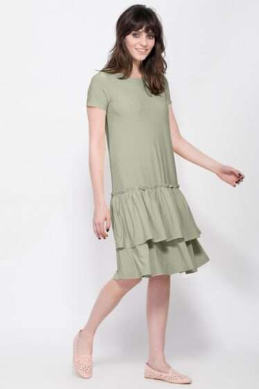 שמלה עם חצאית במראה שכבות