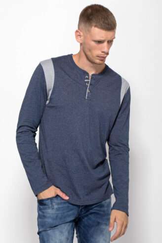 חולצת טי חתכים עם כפתרה