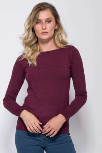 סריג בייסיק עם מפתח צוואר סירה