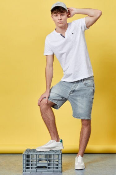 חולצת טי צווארון split