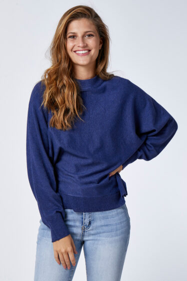 סריג בגזרת עטלף עם סיומת פס לורקס במכפלת