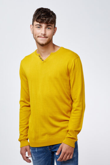 סריג בייסיק צווארון ספליט עם פס