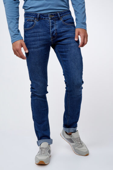 ג'ינס כחול שטוף כיסים מעוצבים