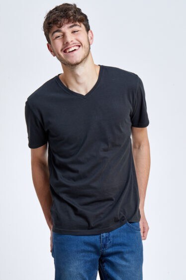 חולצת טי בסיס ,צווארון וי