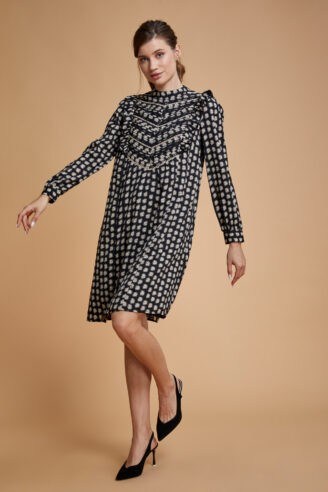 שמלה מודפסת בסגנון אריסטוקרטי