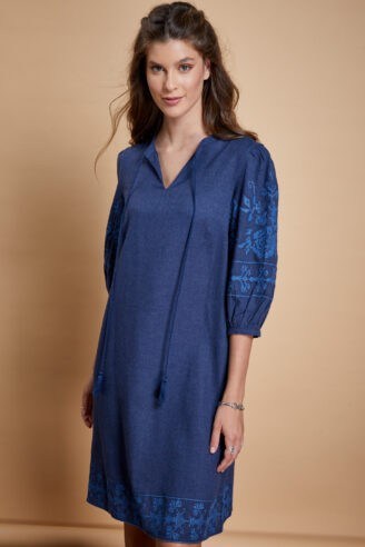 שמלה עם רקמה