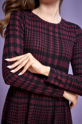 שמלת משבצות בגווני בורדו- שחור