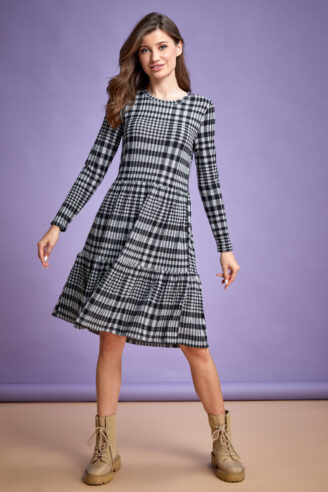 שמלת משבצות בגווני שחור- לבן