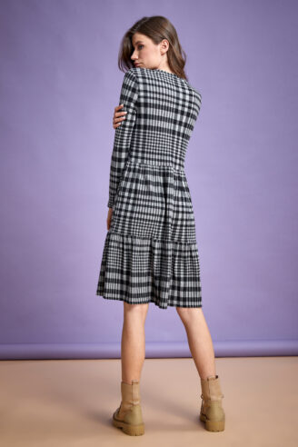 שמלת משבצות בגווני שחור- לבן