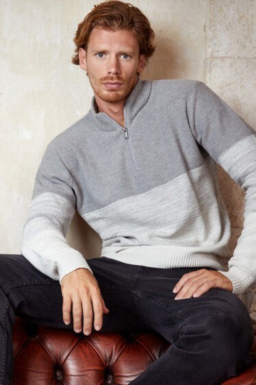 סוודר עבה צווארון גבוה ורוכסן