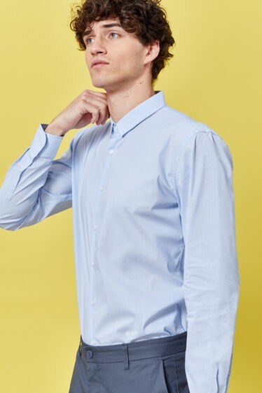 חולצת מכופתרת סטרץ' עם טקסטורה