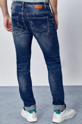 מכנס ג'ינס כחול עם קרעים