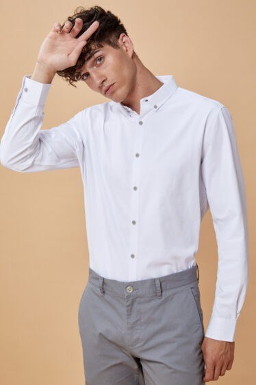 חולצה מכופתרת טוויל חלק