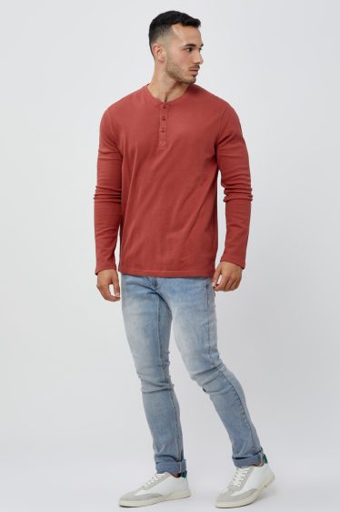 טי פופקורן, צווארון סבא כפתורים