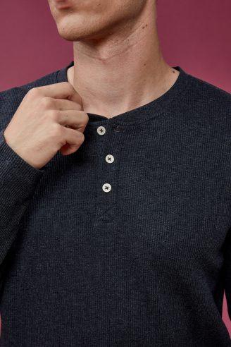 טי ואפל צווארון כפתורים