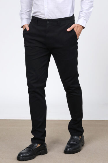 מכנסי צ'ינו בסיסים גימור פיצ' גזרה צרה