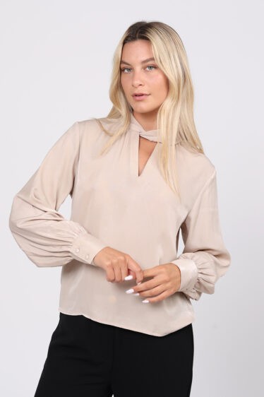 חולצת סאטן צווארון מסובב