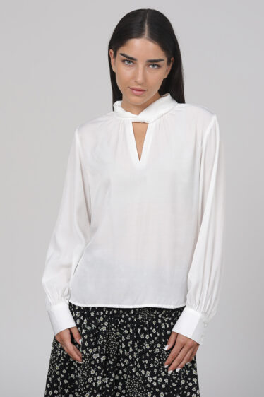 חולצת סאטן צווארון מסובב