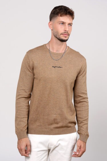 סריג בייסיק עם רקמת לוגו - חום