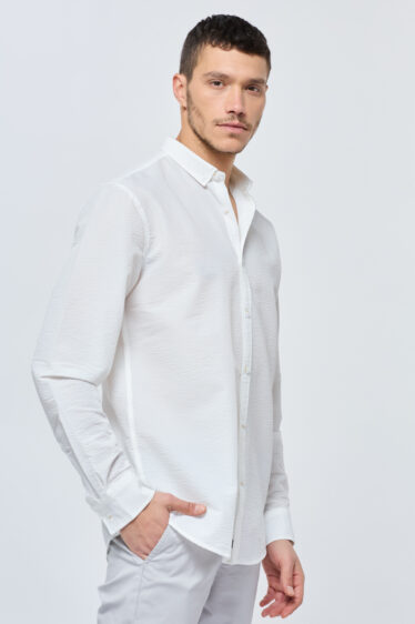 חולצת מכופתרת בד seersuck אפקט קמטים