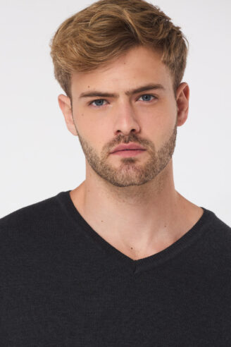 סריג בייסיק צווארון וי - פחם כהה