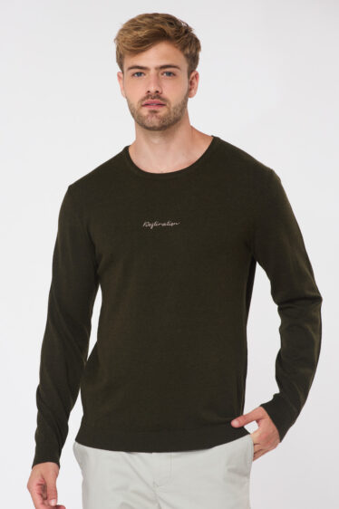 סריג בייסיק עם רקמת לוגו - זית כהה