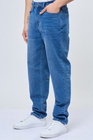 ג`ינס בגזרה משוחררת חדשה