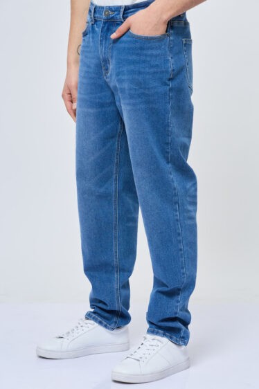 ג`ינס בגזרה משוחררת חדשה