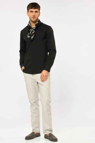 חולצה מכופתרת לייקרה צרה - שחור