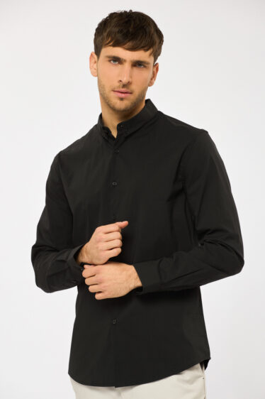 חולצה מכופתרת לייקרה צרה - שחור