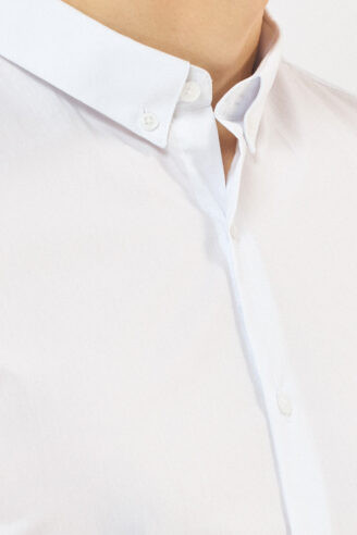 חולצה מכופתרת לייקרה צרה - לבן