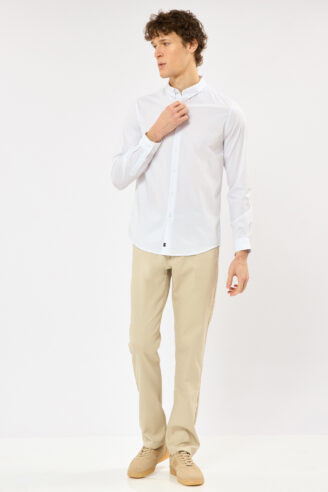 חולצה מכופתרת לייקרה צרה - לבן