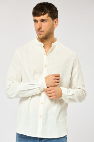 חולצה מכופתרת ג'קארד צווארון סיני - לבן