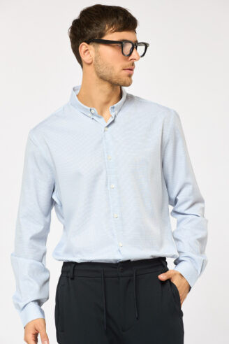 חולצה מכופתרת בד אקטיב מודפס - תכלת