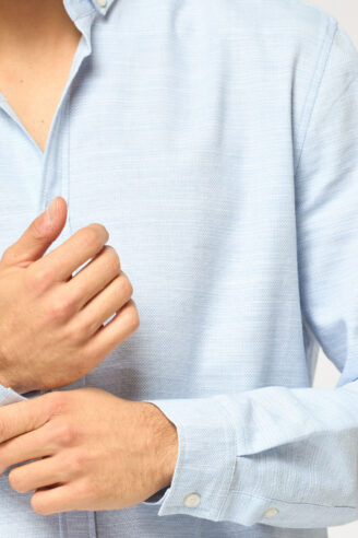 חולצה מכופתרת RAW - תכלת