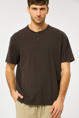 חולצת טי כותנה סבא כפתורים - בראוני