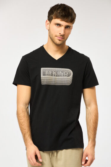 חולצת טי הדפס גומי קווי תלת מימדי - שחור