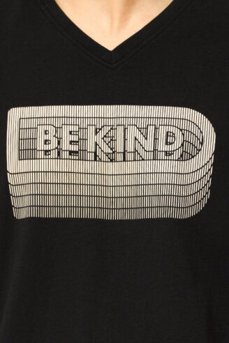 חולצת טי הדפס גומי קווי תלת מימדי - שחור