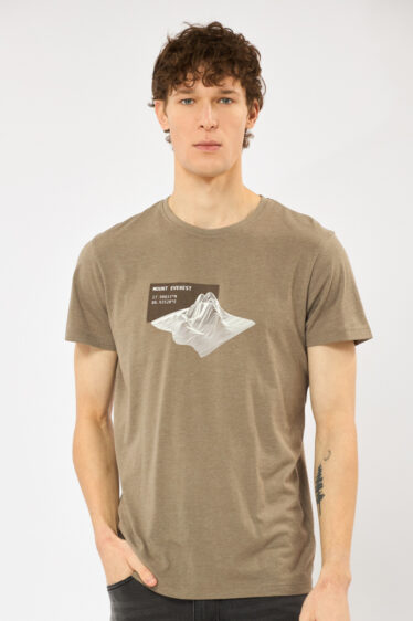 חולצת טי הדפס מפת אוורסט - חום מלנש