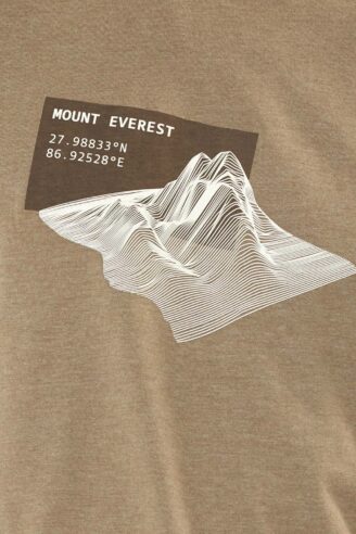 חולצת טי הדפס מפת אוורסט - חום מלנש
