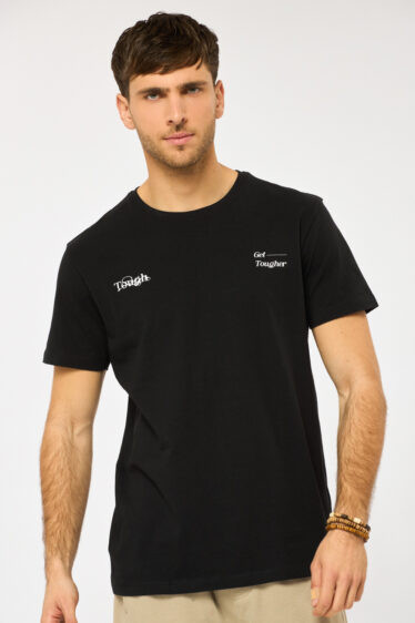 חולצת טי הדפס טיפוגרפי - שחור