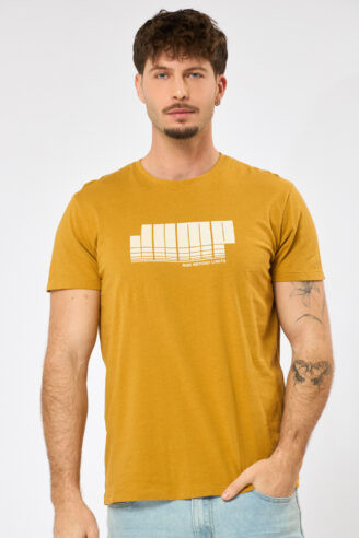 חולצת טי הדפס ספורטיבי - חרדל