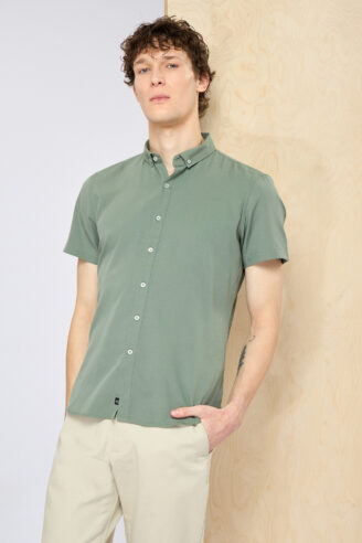 חולצה מכופתרת אוקספורד קלאסית חולצה מכופתרת אוקספורד קלאסית