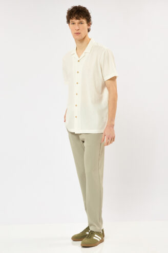 חולצה מכופתרת light אפקט קמטים - לבן