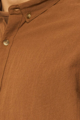 חולצה מכופתרת ג'קארד טבעי - חום חמרה