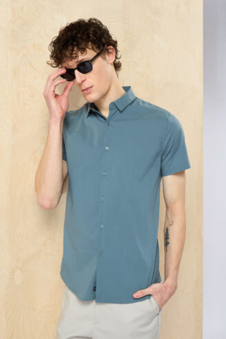 חולצה מכופתרת לייקרה צרה - ירוק כחלחל חולצה מכופתרת לייקרה צרה - ירוק כחלחל