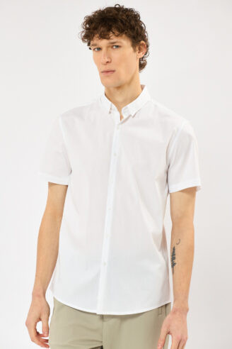 חולצה מכופתרת לייקרה צרה - לבן