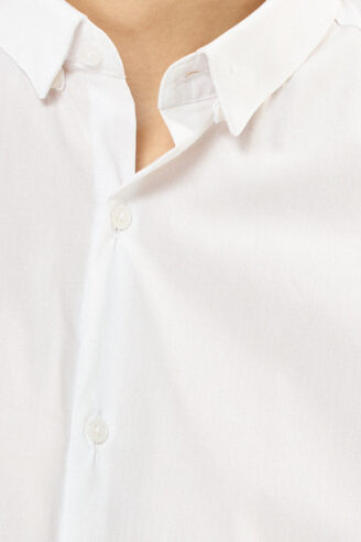 חולצה מכופתרת לייקרה צרה - לבן