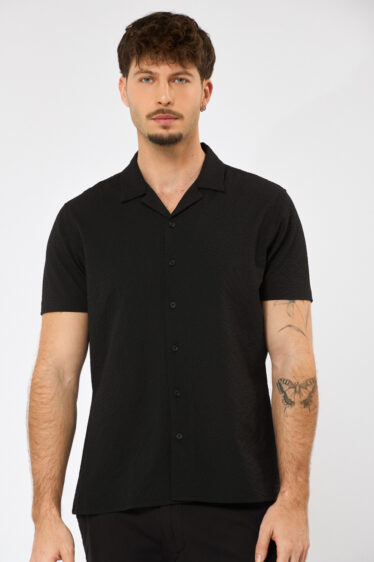 חולצה מכופתרת אפקט קמטים - שחור