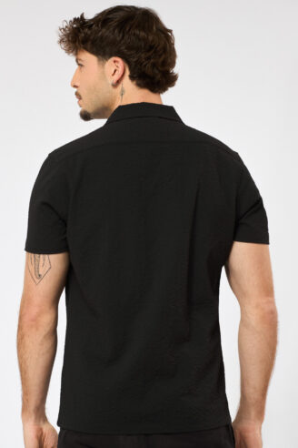 חולצה מכופתרת אפקט קמטים - שחור